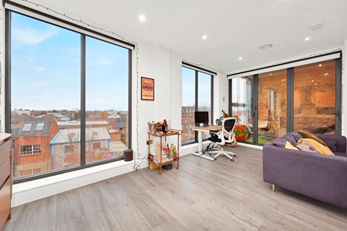 2 Bedroom Flat To Rent In Fairbridge Road, Hornsey Rise, N19