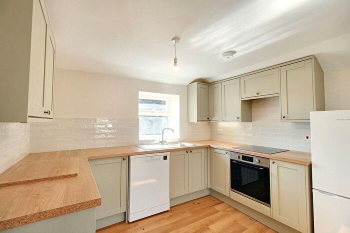 2 Bedroom Flat To Rent In Hythe Road, Willesborough, TN24