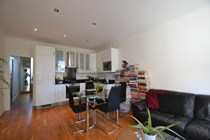 2 Bedroom Flat To Rent In Argyle Road, Ealing, W13