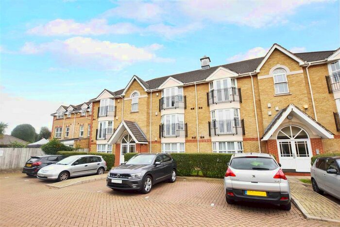 2 Bedroom Flat To Rent In Draper Close, Isleworth, TW7