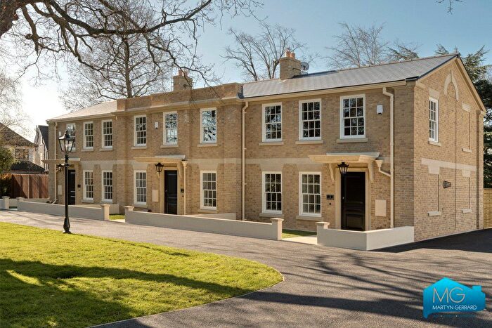 2 Bedroom End Of Terrace House For Sale In Lipton Close, London, N14