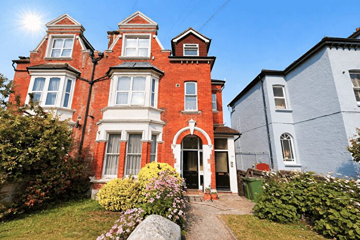 2 Bedroom Flat To Rent In Amherst Road, Bexhill-On-Sea, TN40