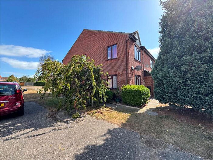 2 Bedroom Maisonette For Sale In Saxmundham Way, Clacton-on-Sea, Essex, CO16