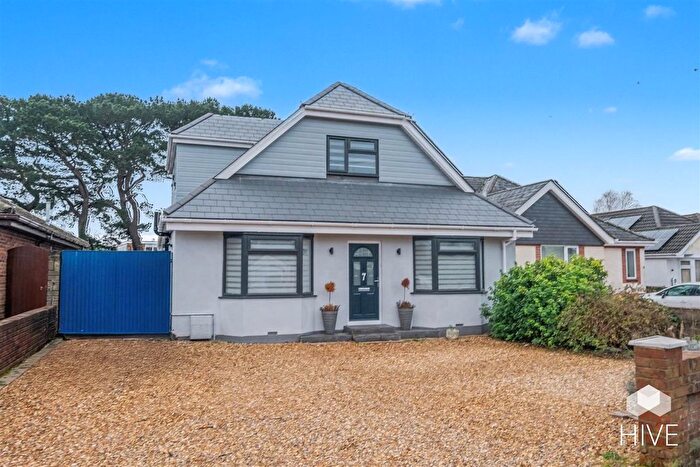 4 Bedroom Detached House For Sale In Sopers Lane, Poole, BH17