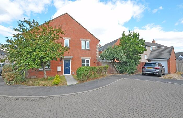 3 Bedroom Semi-detached House For Sale In Bronllys Grove, Newport, NP10