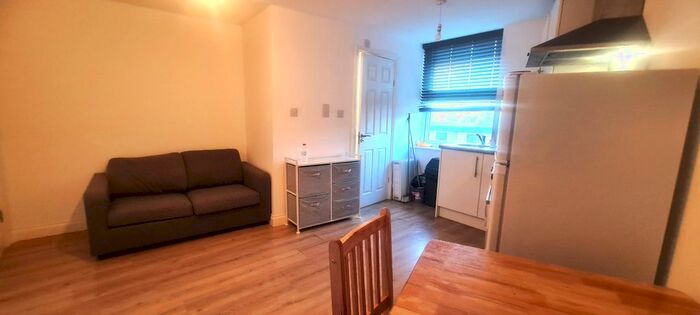 1 Bedroom Flat To Rent In Stoke Newington Road, London, N16