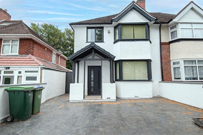 3 Bedroom Semi Detached House To Rent In Hurst Road, Smethwick, West Midlands, B67