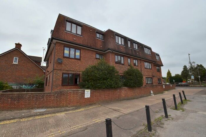 1 Bedroom Flat To Rent In Brighton Road, Redhill, Surrey, RH1