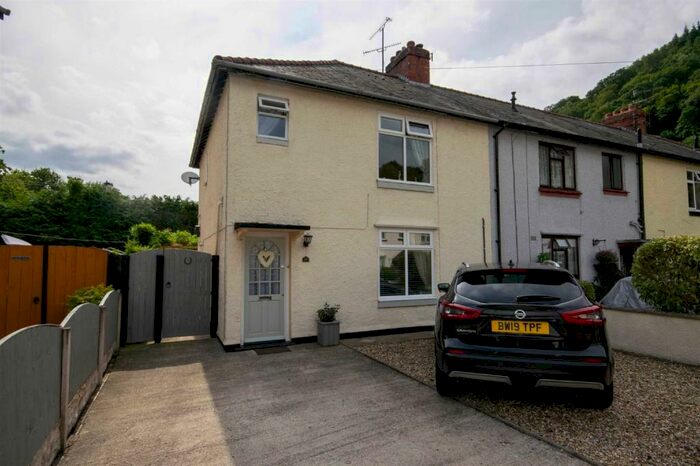 3 Bedroom Semi-Detached House For Sale In Park Avenue, Llangollen, LL20