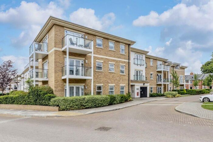 2 Bedroom Flat To Rent In Dyas Road, Sunbury-On-Thames, TW16