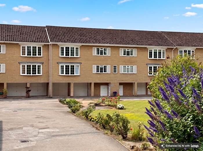 2 Bedroom Flat For Sale In Wetherby ~ Leconfield Court, LS22