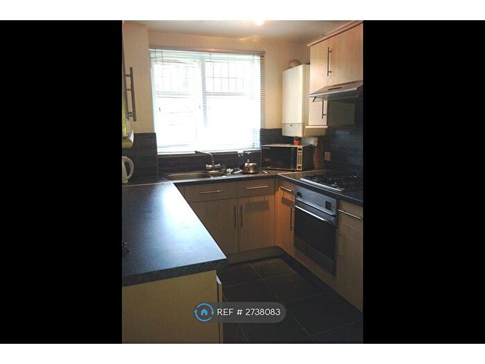 2 Bedroom Flat To Rent In Bolehill Close, Sheffield, S6