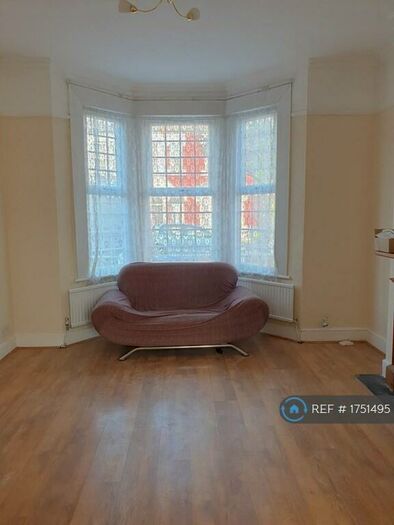 3 Bedroom Terraced House To Rent In Moffat Road, London, N13