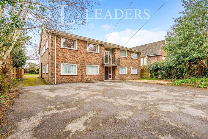 2 Bedroom Flat To Rent In Lavant Road, PO19