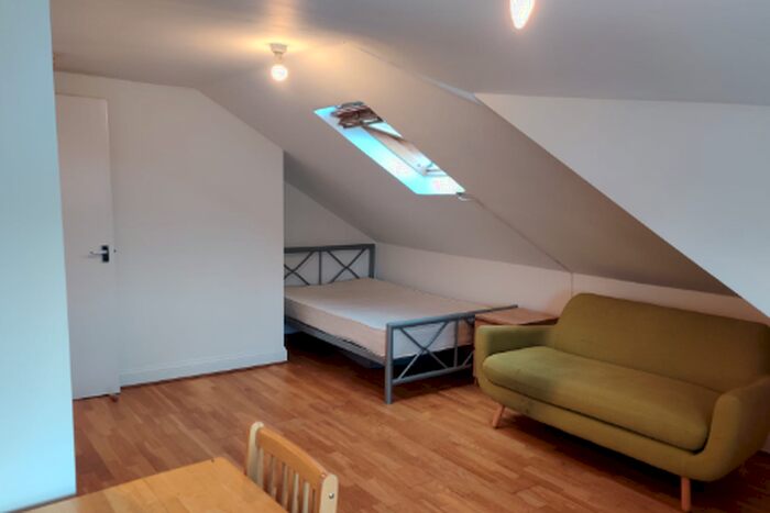 Studio To Rent In Colvestone Crescent, London, E8