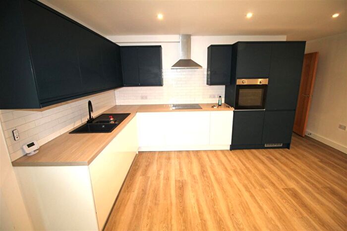 3 Bedroom Flat To Rent In Rugby Road, Worthing, BN11