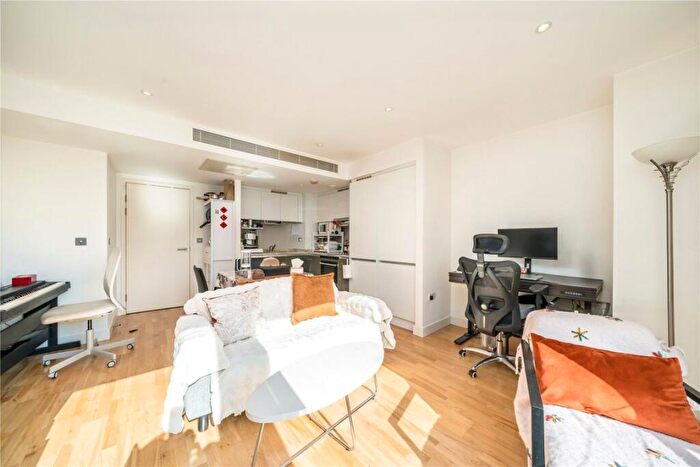 1 Bedroom Flat For Sale In Marsh Wall, Canary Wharf, E14