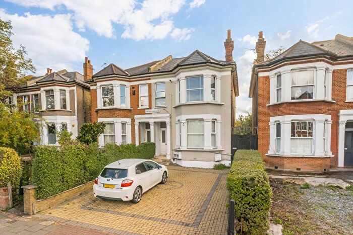 4 Bedroom Flat To Rent In Greyhound Lane, Streatham, SW16