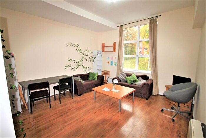 2 Bedroom Flat To Rent In Dene House Court, Near University, Leeds, LS2