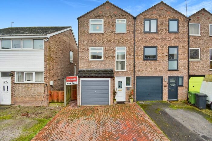 4 Bedroom Town House For Sale In Toronto Close, Worcester, WR2