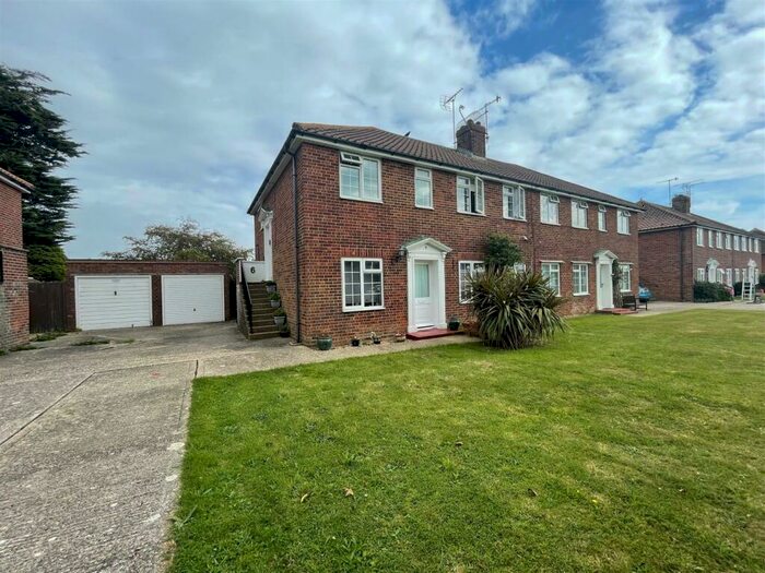 2 Bedroom Flat To Rent In Nutley Avenue, Goring-By-Sea, Worthing, BN12