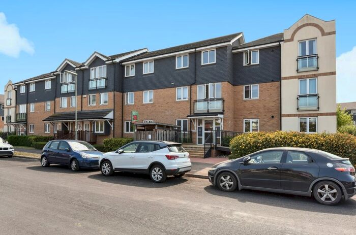 1 Bedroom Flat To Rent In Bowes Road, Staines, TW18