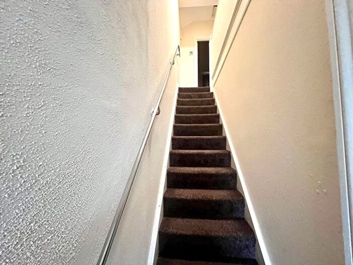 5 Bedroom Semi-Detached House To Rent In Faggs Road, Feltham, TW14