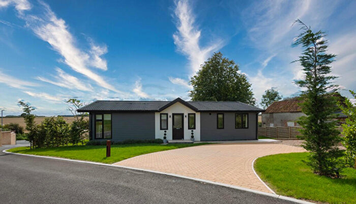 2 Bedroom Park Home For Sale In Market Rasen, Lincolnshire, LN8