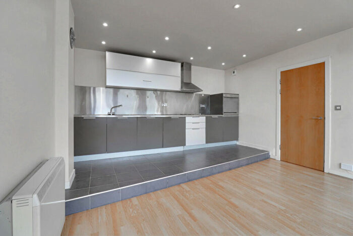 2 Bedroom Apartment To Rent In Metropolitan Apartments, LE1