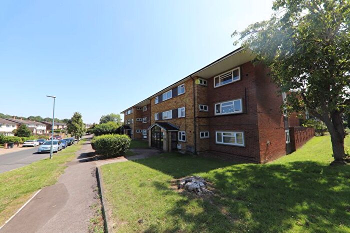 3 Bedroom Flat To Rent In Longcroft Road, Maple Cross, WD3