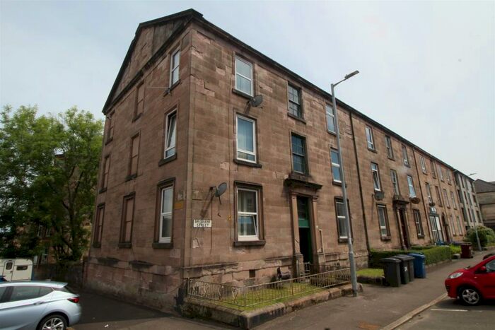 2 Bedroom Flat To Rent In Brisbane Street Greenock, PA16