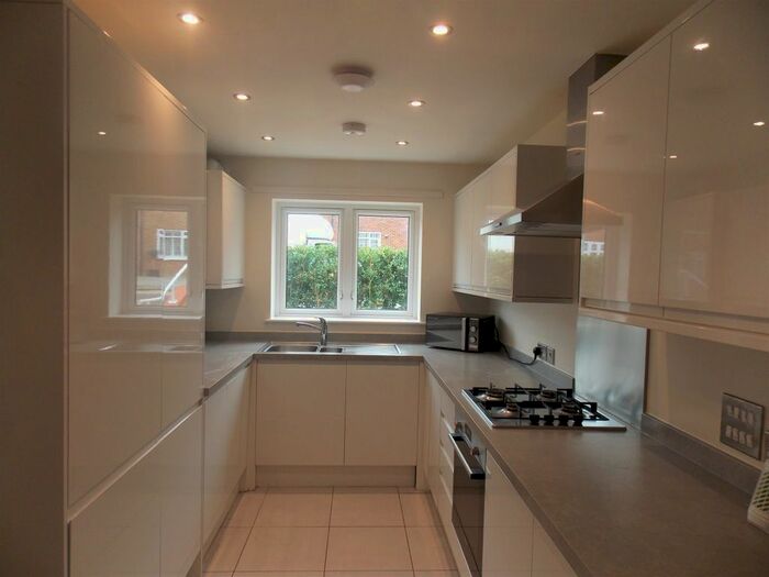 3 Bedroom Semi-Detached House To Rent In Muirfield Road, Watford, WD19