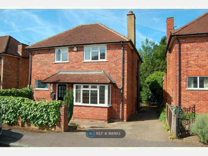 4 Bedroom Detached House To Rent In Ardmore Avenue, Guildford, GU2