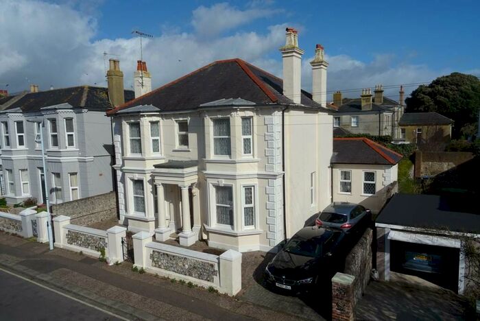 5 Bedroom Detached House To Rent In Madeira Avenue, Worthing, BN11