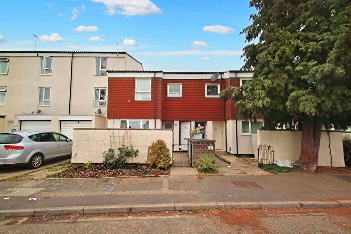 1 Bedroom Flat For Sale In St. Helen Close, Uxbridge, UB8