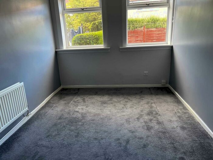 2 Bedroom Flat To Rent In Low Crescent, Clydebank, G81