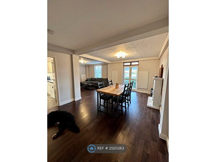 3 Bedroom Flat To Rent In Asturias Way, Southampton, SO14