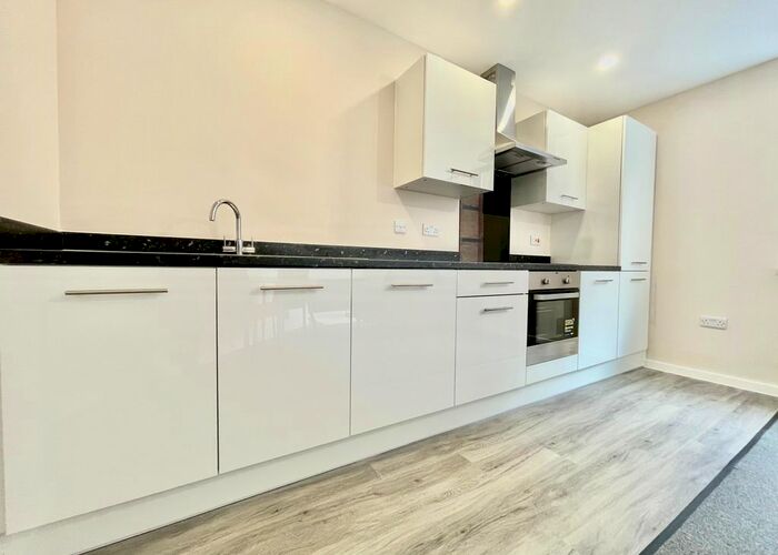 2 Bedroom Flat To Rent In Balmoral House, Windsor Street, M5