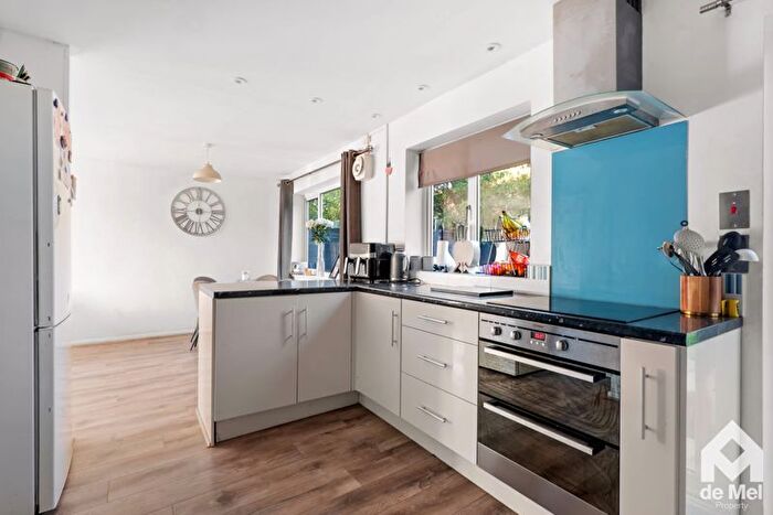 5 Bedroom Semi-detached House For Sale In Oak Gardens, Bredon, GL20