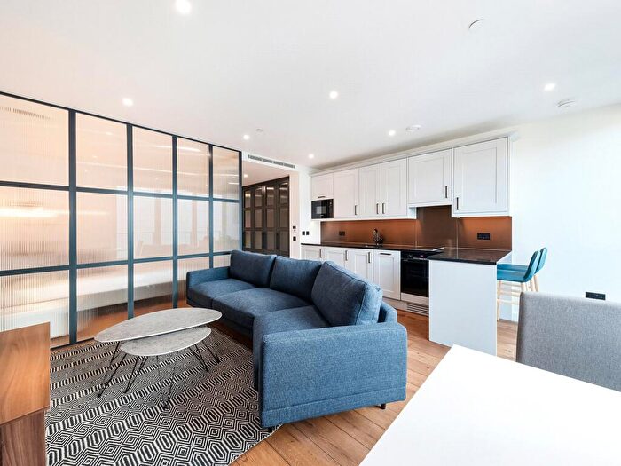 Apartment To Rent In Emery Way, London Dock, E1W