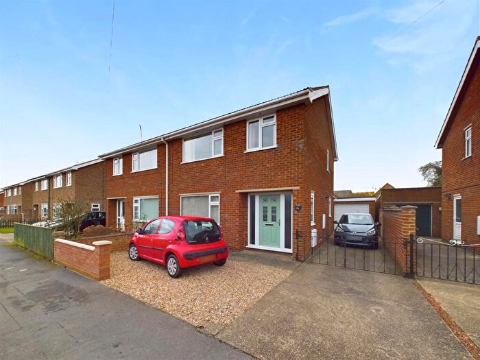 3 Bedroom Semi-Detached House For Sale In Chestnut Drive, Louth, LN11