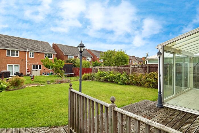 3 Bedroom Semi-Detached House For Sale In Leads Bungalows, Sutton-On-Hull, Hull, HU7