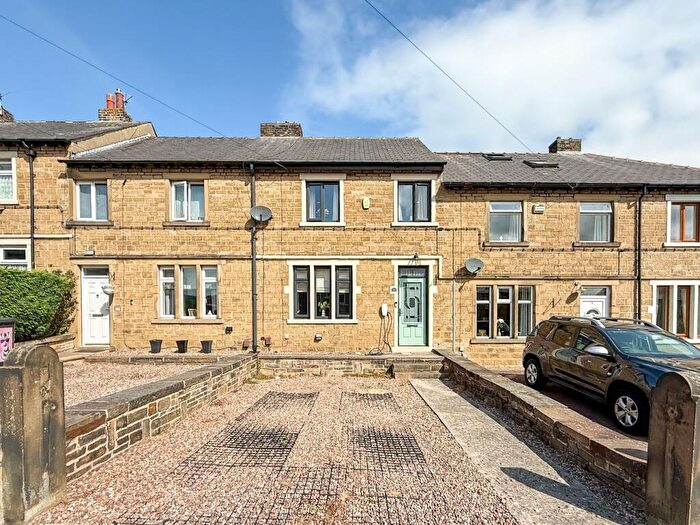 2 Bedroom Terraced House For Sale In West Avenue, Honley, Holmfirth, HD9