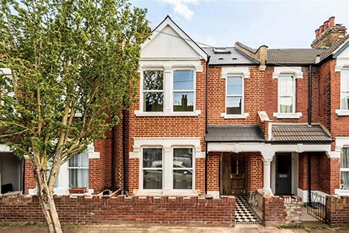 2 Bedroom Flat For Sale In Willow Vale, Shepherd's Bush, W12