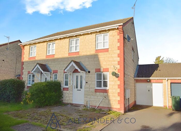 2 Bedroom Semi-Detached House To Rent In Robins Way, Bicester, OX26