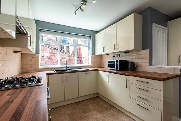 6 Bedroom Semi-Detached House To Rent In Albert Grove, Nottingham, NG7