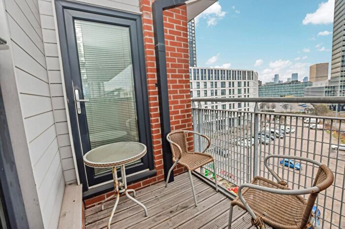 3 Bedroom Flat To Rent In The Linx, Simpson Street, Noma, Manchester, M4