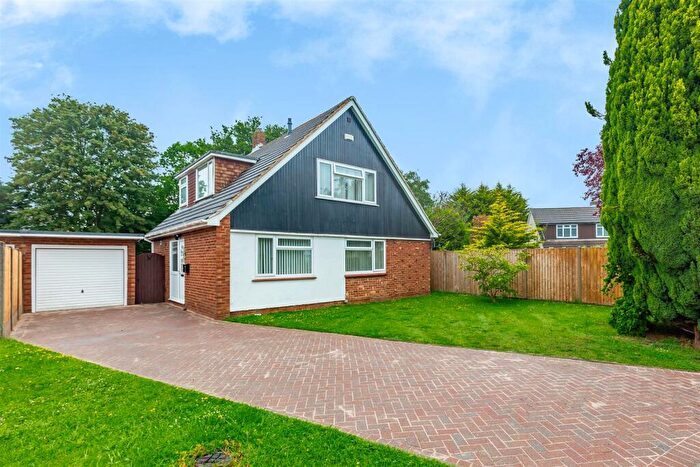 4 Bedroom Detached House For Sale In Warwick Gardens, Meopham, DA13