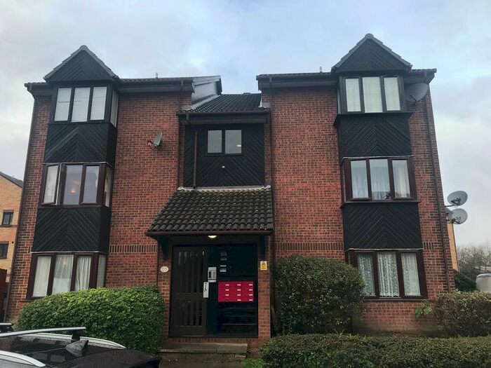 Studio To Rent In Adams Way, Croydon, CR0