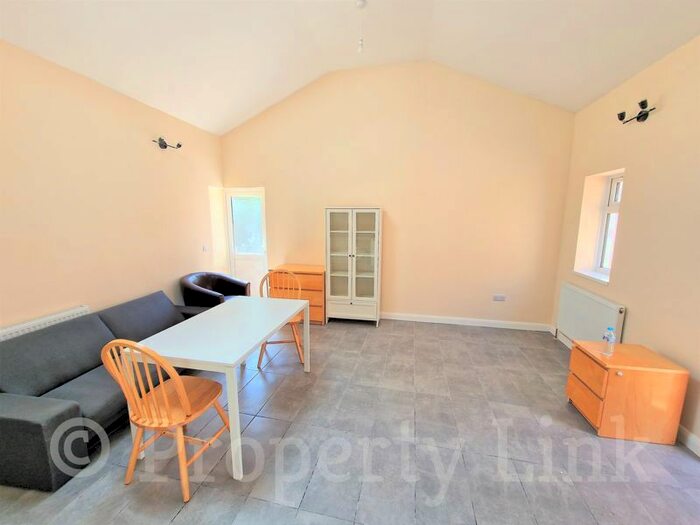 Studio To Rent In Goresbrook Road, Dagenham, RM9